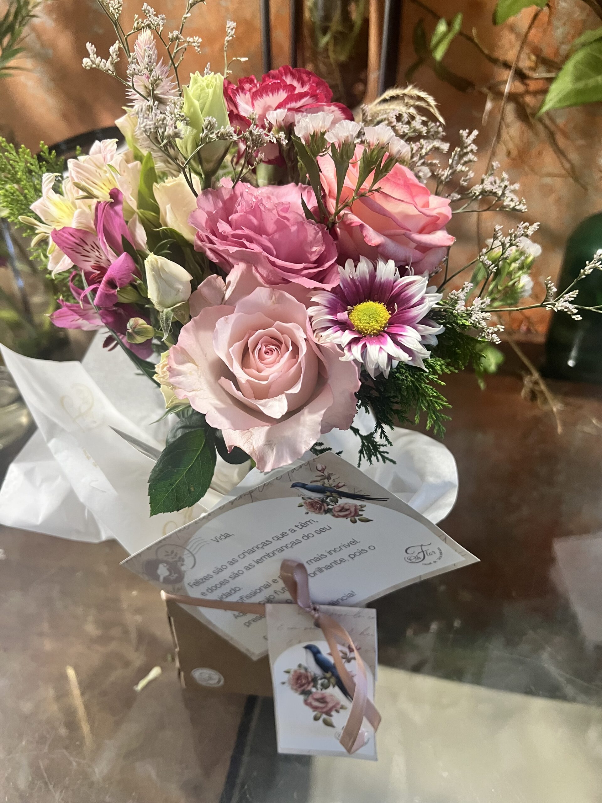 Latinhas de chocolate presente