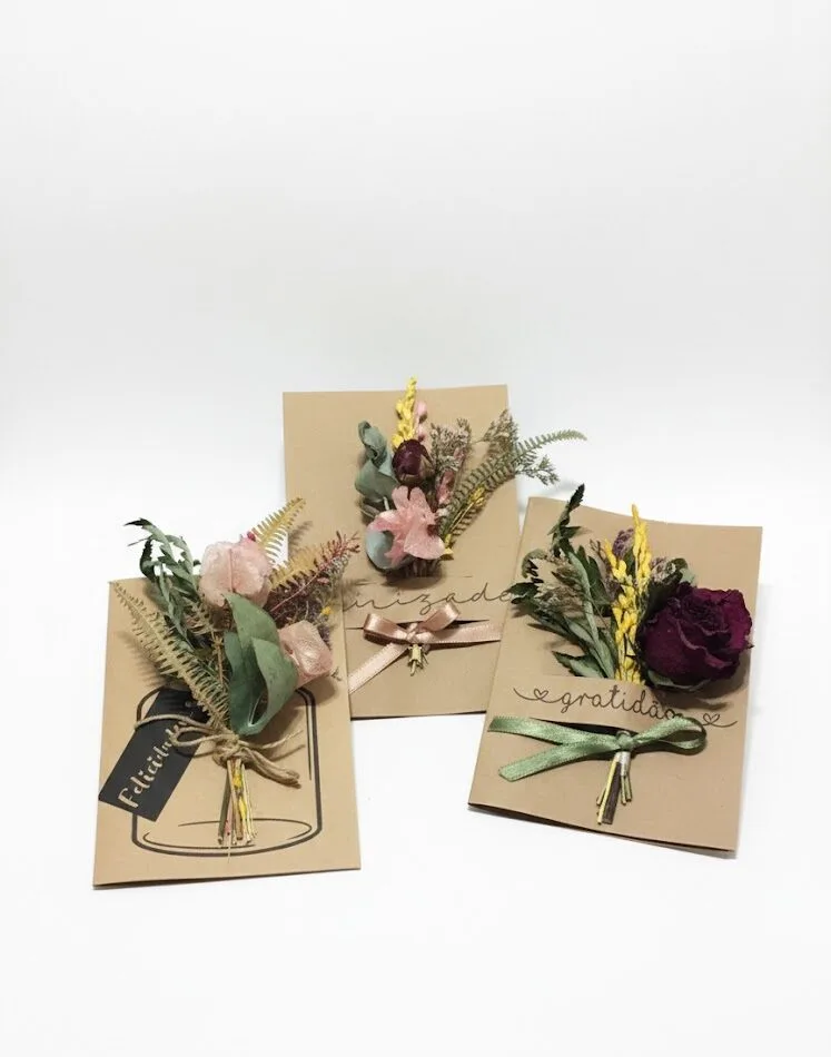 Cartão kraft flores secas
