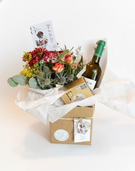 Caixa com flores, vinho e chocolate em Goiânia Oh Flor